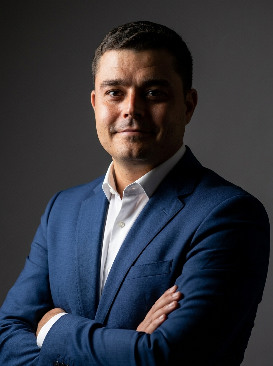 Nicholas Pow, bilingual strategy and commercial advisor